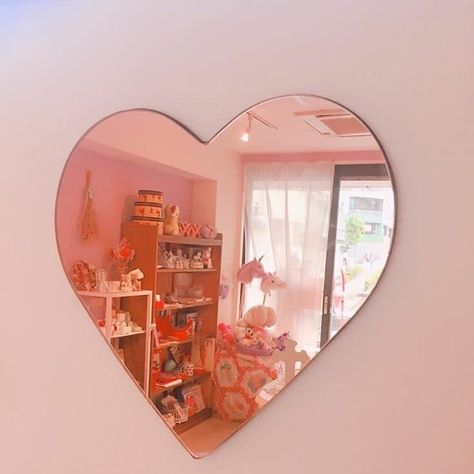 Imagem de pink, mirror, and aesthetic Rooms Decoration, Peach Aesthetic, Heart Mirror, Pretty Room, Pink Room, Cute Room Decor, Room Ideas Bedroom, Room Inspiration Bedroom, Dream House Decor