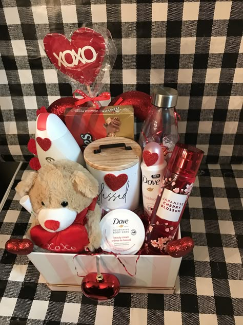 Valentines Day With Boyfriend Aesthetic, Dollar Tree Valentine Gift Basket Ideas, Bf Valentines Day Gifts, Cute Valentines Ideas, Valentines Boyfriend, Valentine Gifts For Boyfriend, Diy Valentine Gifts For Boyfriend, Valentines Basket, Valentine Gifts For Him