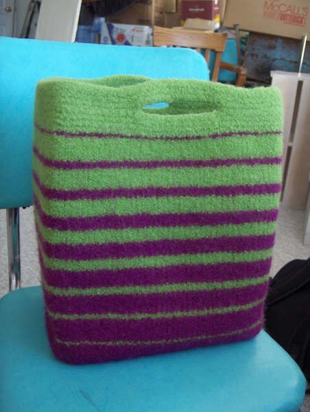 Diy Purse Patterns, Knitting Bag Diy, Felted Bags, Felted Bag, Felt Tote Bag, Wool Purse, Knitting Bag Pattern, Felted Crochet, Felt Tote