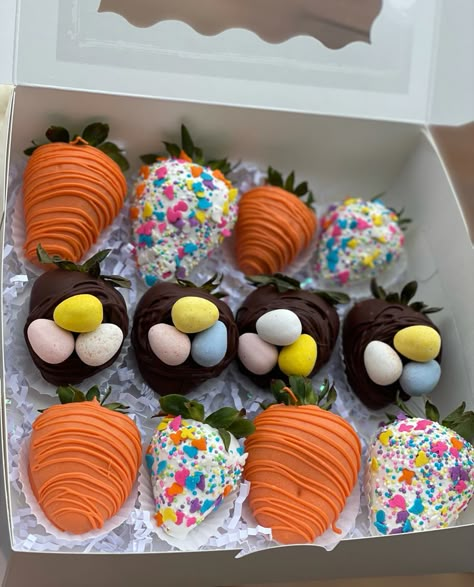 Easter Strawberries, Easter Strawberry, Easter Themed Treats, Easter Sweet Treats, Covered Strawberries Bouquet, Strawberries Bouquet, Strawberry Ideas, Chocolate Covered Strawberry Recipe, Strawberry Treats