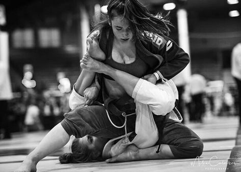 Jujitsu Photography, Brazilian Jujitsu Aesthetic, Ju Jitsu Aesthetic, Female Jiu Jitsu, Ji Jutsu, Martial Arts Girl Aesthetic, Bjj Female, Jujitsu Women, Jujitsu Aesthetic