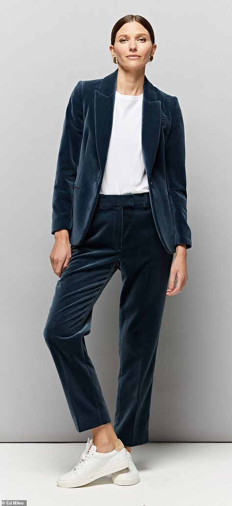 Daisy Knatchbull, Blue Velvet Blazer Outfit, Velvet Trousers Outfit, Velvet Blazer Outfit, Blue Velvet Suit, Blue Velvet Blazer, Essentials Outfit, Tailored Clothes, Velvet Suit