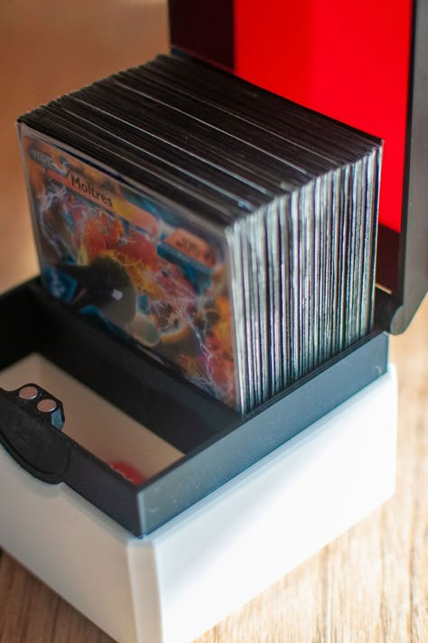 The inside of our customizable Pokemon Trading Card Game deck box. In addition to holding a 60-card sleeved deck, it also holds damage tokens, dice, and counters. Delivery Room Pictures, Pokemon Card Storage, Personalized Pokemon Cards, Pokemon Deck, Pokemon Card Collection, Pokemon Card Packs, Delivery Room, 3d Printing Business, Deck Box