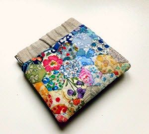 Tutorial: Flex frame pouch made of Liberty – Quilting Flex Frame Pouch, Snap Bags, Honeycomb Hexagon, Liberty Quilt, Pouch Diy, Pouch Sewing, Purse Tutorial, Heirloom Quilt, Frame Purse