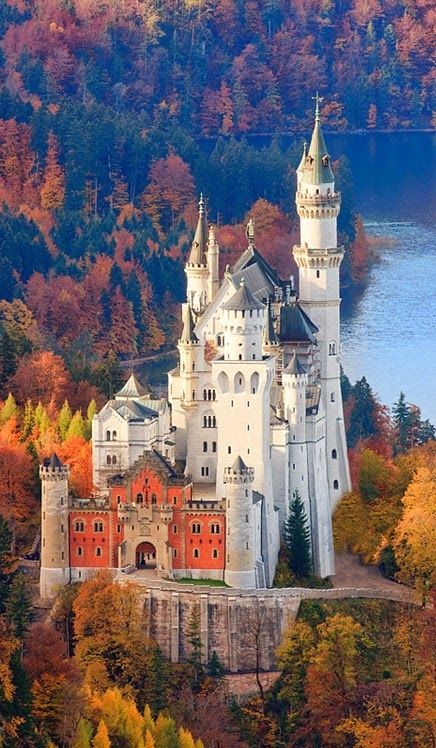 Lichtenstein Castle, Castle Bavaria, Beach Foto, Hohenzollern Castle, Castles To Visit, Castles Around The World, Chateau Medieval, Castles In Ireland, Castle Aesthetic