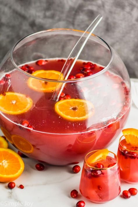 Holiday Punch - Simple Joy Xmas Punch Recipes, Easy Holiday Punch, Alcoholic Christmas Punch, Xmas Punch, Non Alcoholic Christmas Punch, Christmas Drinks Nonalcoholic, Hunger Games Party, Kid Friendly Drinks, Desserts Bread