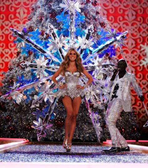 Seal And Heidi Klum, Vs Wings, Victoria Secret Christmas, Victoria's Secret Runway, Victoria Secret Runway, Victoria Secret Show, Victoria Secret Angel, Vs Fashion Show, Victoria's Secret Models