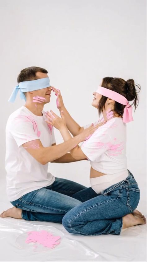 Gender Reveal Party Photoshoot, Gender Reveal Ideas With Paint, Gender Reveal Ideas Paint, Photoshoot Gender Reveal Ideas, Gender Reveal Maternity Photos, Gender Reveal Photo Shoot Ideas, Gender Reveal Shooting Ideas, Gender Reveal Paint Photoshoot, Studio Gender Reveal Photos