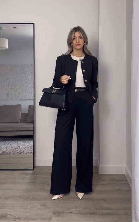 Stylish Lawyer Outfits, Wide Leg Blazer Outfit, Office Presentation Outfit, Corporate Summer Outfits Office Wear, Zara Black Trousers Outfit, Black Blazer Interview Outfit, Dressy Blazer Outfits For Women, Politician Outfit Women, Black Blazer Work Outfits Women