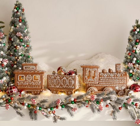 Christmas Train Display, Christmas Cookie Tree, Gingerbread House Inspo, Xmas Table Decor, Merry Christmas Charlie Brown, Gingerbread House Contest, Cargo Train, Christmas Charlie Brown, Cookie Tree