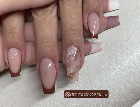 Beige Color Nails, Brown Square Nails Design, Minimalist Nails Ballerina, Simple Beige Nails, Atum Nails, Fall Vacation Nails, Short Square Nails Fall, Nails Bailarina, Acrylic Nails Ballerina