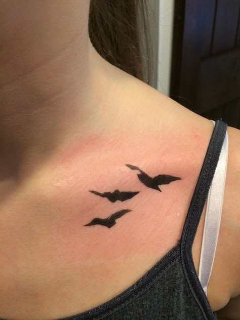 Trying to Serve: Temporary Tattoo - Tris from Divergent Tris Tattoo, Divergent Tattoo, Fandom Tattoos, Tatuagem Masculina Pequena, Tattoo Uk, Bookish Tattoos, Crow Tattoo, Cute Little Tattoos, Divergent Series