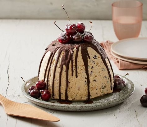 Best Christmas Pudding Recipe, Pudding Ice Cream Recipe, Plum Pudding Recipe, Layered Ice Cream Cake, Christmas Pudding Recipes, Bakers Delight, Ice Cream Pudding, Salmon Glaze Recipes, Easy Delicious Dinners