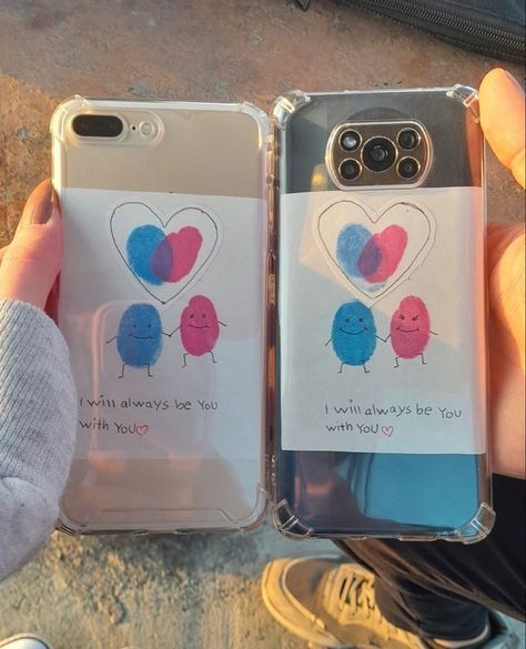 Bff Phone Cases Diy, Couple Phone Cases Aesthetic, Cute Couple Crafts, Couple Crafts, Matching Phone Cases, Set Couple, Friend Crafts, Diy Birthday Gifts For Friends, Bf Gifts