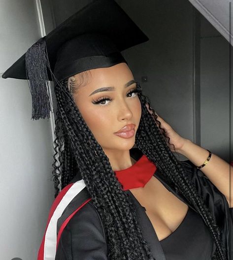 Black Hairstyles For Graduation, Graduation Braids Hairstyles, Braids Graduation, Afro Graduation, Graduation Looks Hairstyles, Graduation Braids, Senior Things, Graduation Look, Graduation Hairstyles