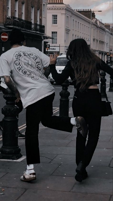 Brother Sister Aesthetic Wallpaper, Aesthetic Siblings Brother And Sister Wallpaper, Twin Brother And Sister Aesthetic, Determined Aesthetic, Yuna Karimova, Siblings Goals, Best Friends Brother, Sister Poses, Sibling Poses