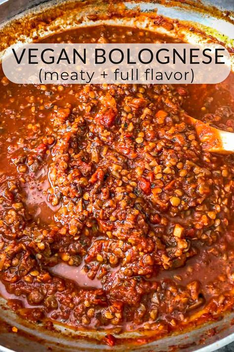 This lentil mushroom bolognese recipe is an easy make ahead weeknight meal. Packed with Italian flavors, it's hearty and satisfying. The whole family loves it! #vegan #gf | simplyceecee.co Vegan Lentil Bolognese Recipes, Easy Lentil Bolognese Vegan, Vegetarian Pasta Bolognese, Vegetarian Lentil Recipes Healthy, Lentil Mushroom Bolognese, Mushroom And Lentil Recipes, Vegan Bolognese Lentils, Lentils Bolognese, Plant Based Dinner Recipes