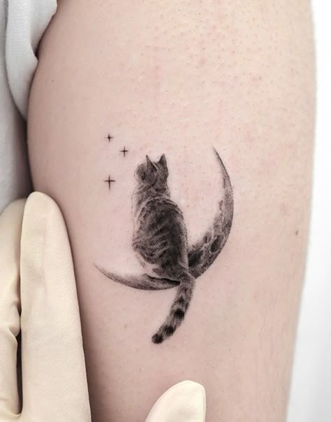 Cat Tattoo Collar Bone, Per Memorial Tattoo, Rip Pet Tattoos, Pet Tattoo Designs, Cat Memorial Art, Cat Rip Tattoo, Tattoo For Passed Cat, Pet Memorial Tattoo Ideas, Pet Cat Tattoo Ideas