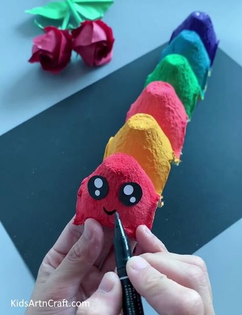 Egg Carton Caterpillar Craft Tutorial For Kids Check more at https://www.kidsartncraft.com/egg-carton-caterpillar-tutorial/ Egg Carton Caterpillar, Step By Step Crafts, Projects For Toddlers, Caterpillar Craft, Kindergarden Activities, Egg Carton Crafts, Boys Toys, Egg Carton, Craft Tutorial