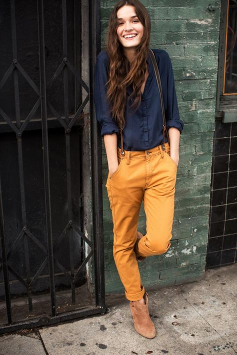 My new Lee (bought it without suspenders)!  The Logger for Women | Lee Jeans Tomboy Barbie, Tomboy Stil, Mustard Pants, Converse Outfits, Mode Tips, Tomboy Chic, Yellow Pants, Androgynous Fashion, Tomboy Fashion