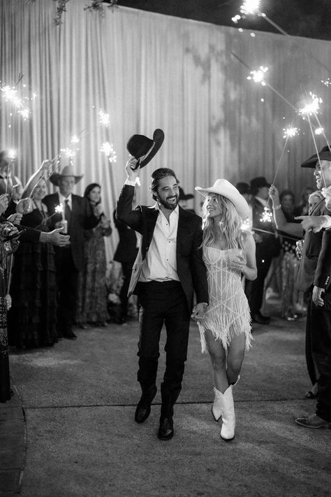 Ryan Bingham + Hassie Harrison's Cowboy Black-Tie Wedding! Woolshed Weddings, Hassie Harrison, Ryan Bingham, Western Themed Wedding, Cowgirl Wedding, Cowboy Wedding, Looks Country, Chapeau Cowboy, Western Wedding