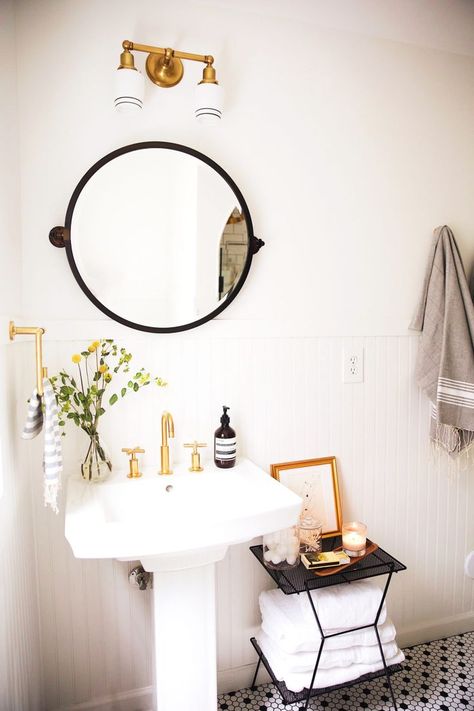 New Darlings Before & After Bathroom Reveal - Vintage Minimal Style Pedestal Sink Storage Ideas, Pedestal Sink Storage, Vintage Bathroom Lighting, Modern Vintage Bathroom, Black And White Tile, Vintage Bathroom Decor, Pedestal Sinks, Bad Inspiration, Mirror On The Wall