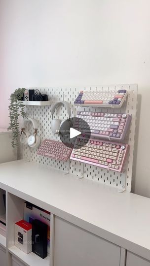 Skadis Pegboard, Ikea Pegboard, Ikea Plants, Ikea Skadis, Hacks Ikea, Desk Inspo, Office Inspo, Charli Xcx, Peg Board