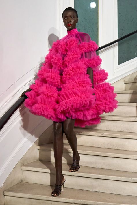 Fashion Week 2022, Tulle Cape, Short Maxi Dress, Christian Siriano, Cape Dress, Fashion Show Collection, Prom Party Dresses, Birthday Dresses, Mini Dress Party