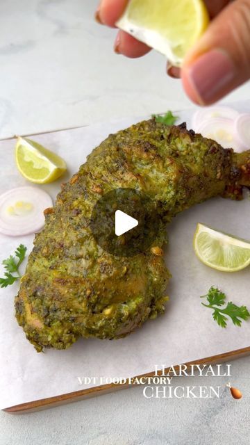 Green Pepper Chicken, Dry Chicken Recipes Indian, Pepper Chicken Indian, Chicken Starters, Hariyali Chicken, Methi Chicken, Chicken Starter, Chat Masala, Starter Dishes