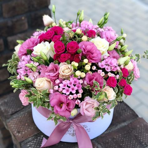 50th Flower Arrangements, Flower Gift Box Ideas Birthday, Flower Arrangement For Birthday Gift, Birthday Floral Arrangements Bouquets, Flowers In Boxes Bouquets, Happy Anniversary Flowers Bouquets, Box Arrangement Flower, Flower Box Gift Birthday, Beautiful Bouquet Of Flowers Birthday