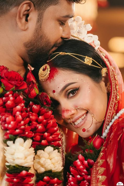 After Marriage Photoshoot Indian, Couple Poses For Marriage, Marriage Pics Indian, Bengali Wedding Poses, Bengali Wedding Photoshoot, Marriage Photoshoot Indian, Bridal Photography Poses Couple, Bengali Wedding Aesthetic, Bengali Wedding Couple Poses