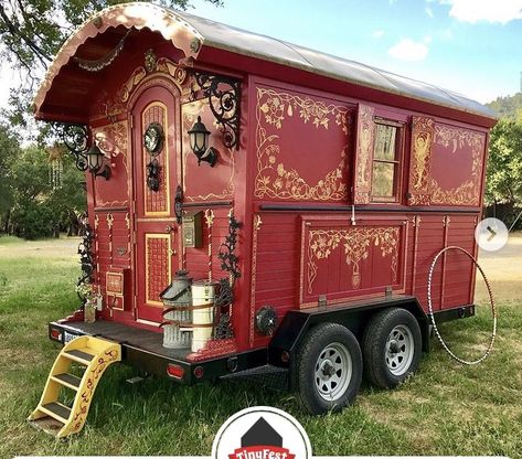 Airstream Renovation, Vintage Caravans, Shepherds Hut, Fantasy Homes, Camper Life, Horse Trailer, Cabin Plans, House On Wheels, Dream House Decor