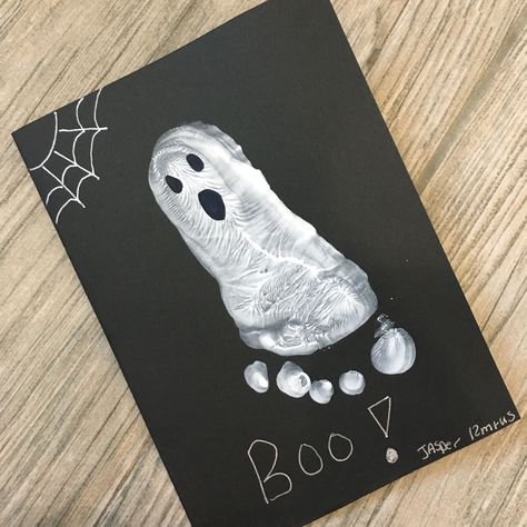 Halloween Ghost Footprint, Halloween Crafts For Toddlers Paint, Ghost Footprints Halloween, Halloween Craft Footprint, Halloween Art And Crafts For Toddlers, Baby Room Halloween Activities, Baby Halloween Canvas Art, Halloween Finger Painting, Halloween Toddler Arts And Crafts