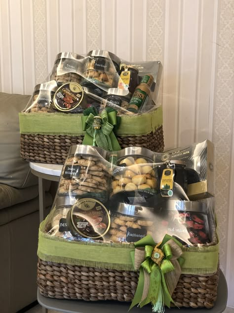 Hamper Raya Ideas, Hampers Lebaran Eid Idea, Christmas Hampers Packaging Gift Basket Ideas, Cookies Hampers Packaging, Food Hampers Packaging Basket Ideas, Hampers Natal Idea, Cookie Hampers, Parcel Lebaran Hampers, Ide Hampers Lebaran