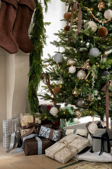 Mcgee And Co Christmas, Studio Mcgee Christmas, Modern Jul, Holiday Lookbook, Neutral Christmas Decor, Neutral Christmas, Brown Christmas, Christmas Decor Inspiration, Christmas Tree Inspiration