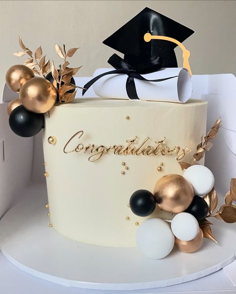 6” graduation cake 🎓 Acrylic topper by @toppers.247 , hat topper by @personalisedbyak 💕 Graduation | graduation cake | Class of 2024 Degree Party, Acrylic Topper, Cake Classes, Graduation Cake, Class Of 2024, Graduation Cakes, Party Ideas, Cake, Gold