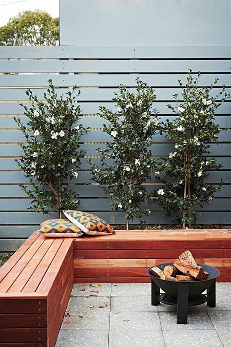 How to get your garden winter ready | Home Beautiful Magazine Australia Simple Garden Furniture Ideas, Backyard Entertaining Space, Garden Diy Furniture, Outdoor Fire Pit Area, Courtyard Ideas, Fire Pit Seating, Fire Pit Ideas, Backyard Entertaining, Fire Pit Area