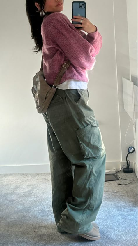 Fashion Girlies, Diy Vetement, Cargo Pants Outfit, Looks Street Style, Swaggy Outfits, Streetwear Fashion Women, Winter Fits, Mode Vintage, Looks Style