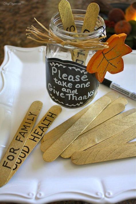 40 Easy Ideas for DIY Thanksgiving Decor That Will Stun Your Guests Thanksgiving Crafts For Toddlers, Kids Halloween Food, Friends Giving, Toddler Parties, Thanksgiving Decorations Diy, Thanksgiving Diy, Diy Thanksgiving, Thanksgiving Traditions, Thanksgiving Table Decorations