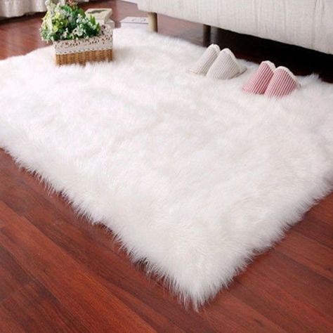 Fur Rug Bedroom, Fluffy Rugs Bedroom, White Fluffy Rug, Fluffy Rugs, Rugs Bedroom, White Carpet, Dekorasi Kamar Tidur, Fur Rug, Carpet Styles