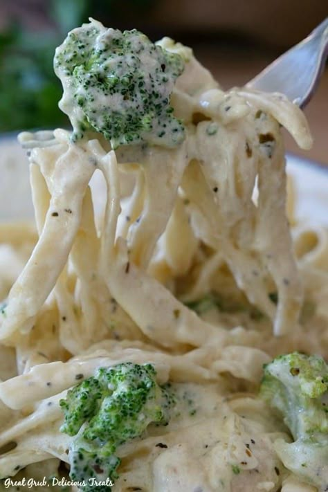 Chicken Broccoli Fettuccine Alfredo - Great Grub, Delicious Treats Easy Chicken Broccoli Alfredo Recipe, Brocolli Chicken Alfredo Pasta, Fettucini Alfredo With Broccoli Recipe, Chicken Brocolli Alfredo, Chicken Broccoli Fettuccine, Fettuccine Alfredo With Broccoli, Chicken Broccoli Alfredo Recipe, Chicken Broccoli Fettuccine Alfredo, Broccoli Fettuccine Alfredo