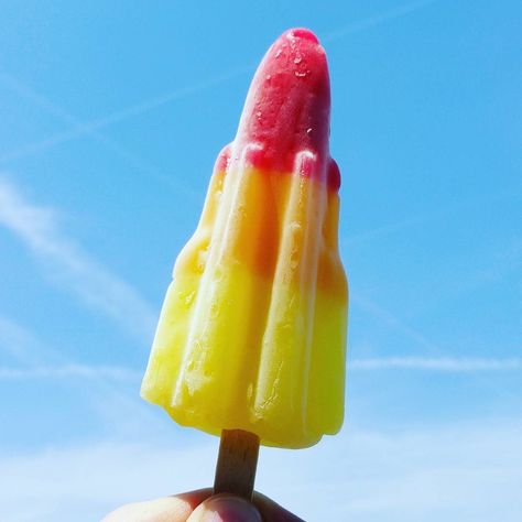 The weather is getting hotter and hotter, which means it’s the perfect excuse to fill your freezer with all of your favourite ice creams and ice lollies. Ice Lolly Aesthetic, Willow Fairy, Food Nostalgia, Fill Your Freezer, Weird Video, England Bucket List, Desert Dessert, Mr Whippy, Shifting Items