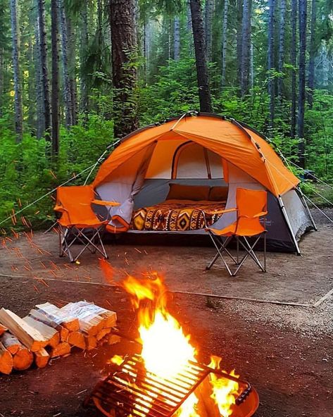 Camping Ideas For Couples, Zelt Camping, Camping Desserts, Camping Snacks, Tenda Camping, Camping Diy, Camping Vibes, Retro Camping, Camping Photography