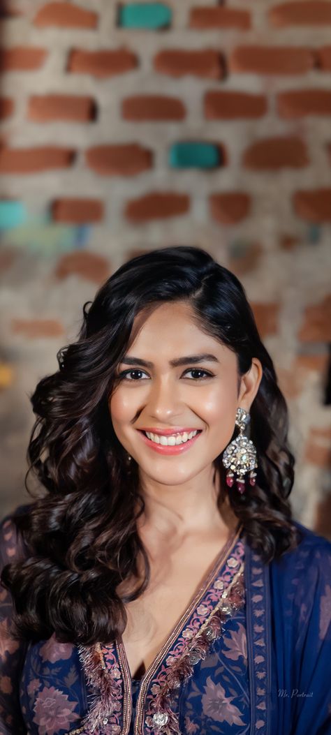 Mrunal Thakur Spotted, Mrunal Thakur Hd Wallpaper, Murnal Takur, Mrinal Thakur, Mrunal Thakur, Bollywood Outfits, Beauty Pictures, Actress Pics, Bollywood Girls