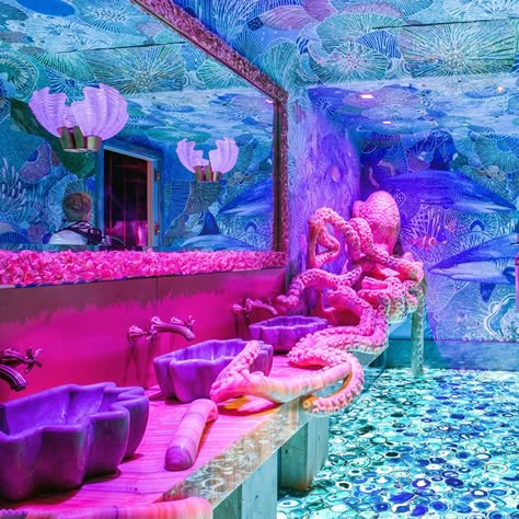 Sexy Fish Miami: A Luxurious Asian Restaurant Colour Pop Interior, Miami Bar, Mermaid Bar, Themed Hotel Rooms, Beachy Art, Fish Lamp, Restaurant Bathroom, Hannah Rose, Asian Restaurant