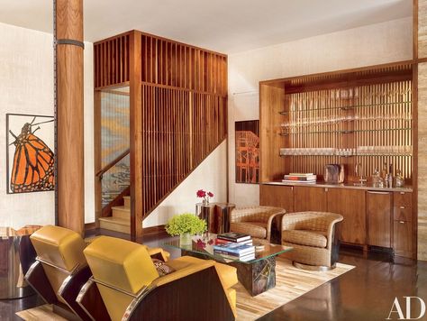 Siegel designed the apartment’s distinctive Japanese-inspired woodwork, including the great room’s bar cabinet and staircase grille. The two wood-cut paintings are by Richard Woods  | archdigest.com Parking Lot Ideas, Manhattan Penthouse, New York Penthouse, Mid Century Bar, New York City Apartment, Home Bar Designs, Bar Designs, New York Apartment, Artwork For Home