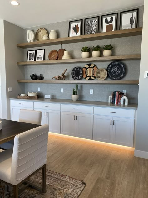 Office Cabinets With Floating Shelves, Built In Shelves Dining Room Diy, Dinning Buffet Design Modern, Dinning Buffets Modern, Cabinet Wall In Dining Room, Eat In Kitchen Built In Cabinets, Dining Room Accent Wall With Shelves, Open Shelving Above Cabinets, Cabinet Behind Dining Table