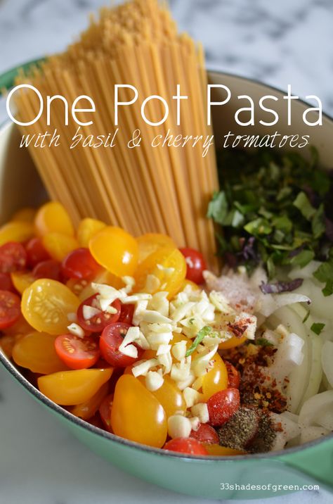 33 Shades of Green: One Pot Pasta with Basil & Cherry Tomatoes Basil Pasta Recipes, Fresh Tomato Pasta, One Pot Spaghetti, Pot Noodle, Green Pasta, One Pan Pasta, Cherry Tomato Recipes, Tomato Basil Pasta, Quick Pasta