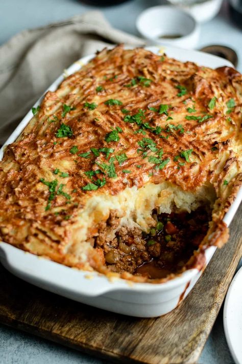 Creamy Cheesy Potatoes, Cottage Pie Recipe, Leftover Casserole, Hp Sauce, Ground Venison, Beef Bacon, Shepherds Pie Recipe, Potato Toppings, Venison Recipes