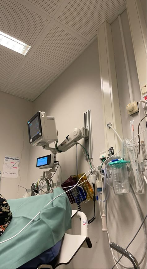 Hospital Bed Pov, Hospital Surgery Room, Emergency Room Pictures, Patient In Hospital Bed, Bloxburg Hospital, Hospital Room Snapchat Night, Uk Hospital, Hospital Snap, Hospital Vibes